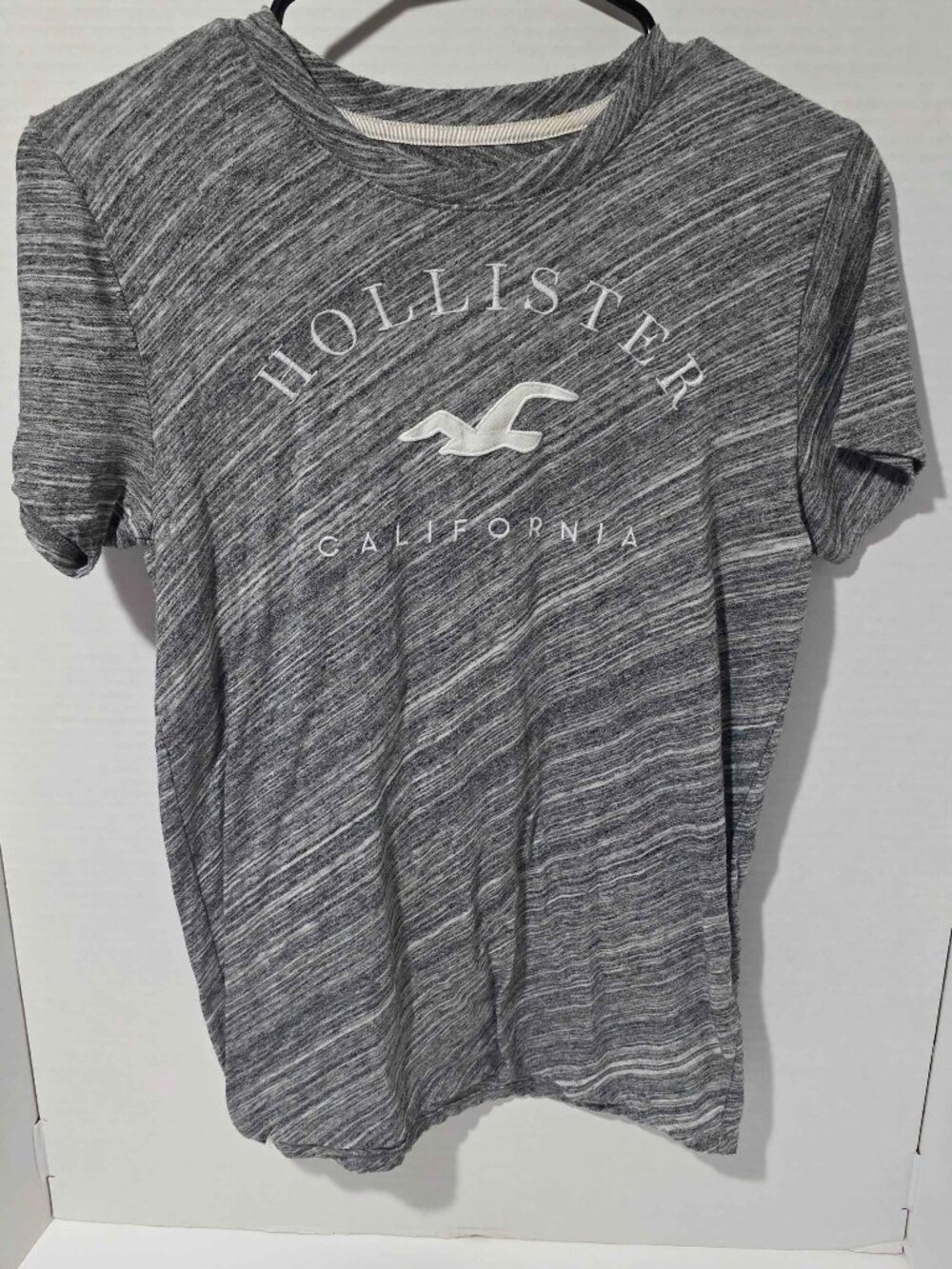 Hollister California Womens T-Shirt Size S Heather Gray Embroidered Logo